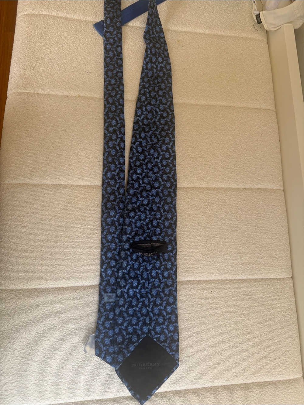 Burberry Navy and Light Blue Patterned Silk Tie